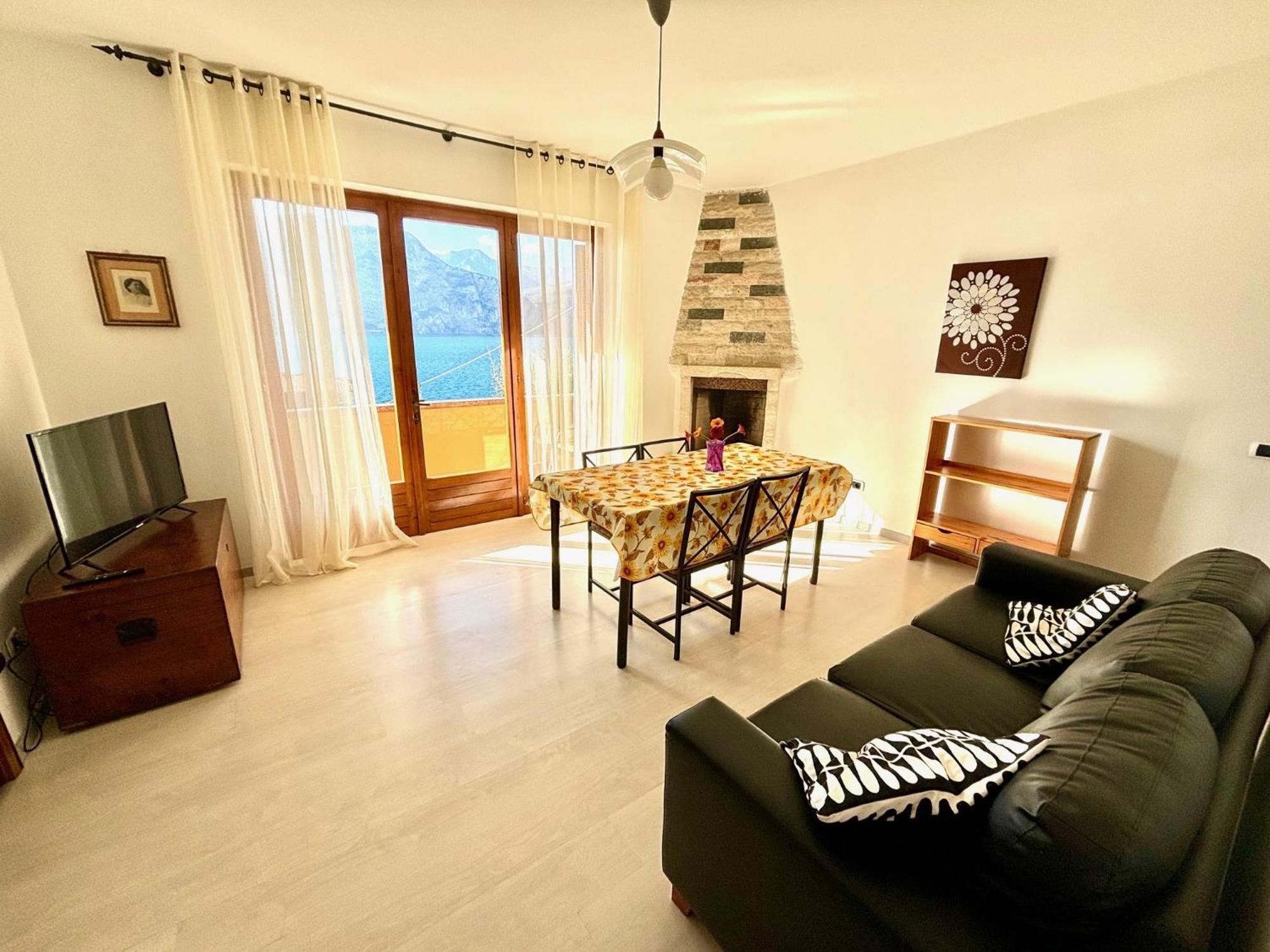 Casa Edda Apartment Бренцоне сул Гарда Екстериор снимка